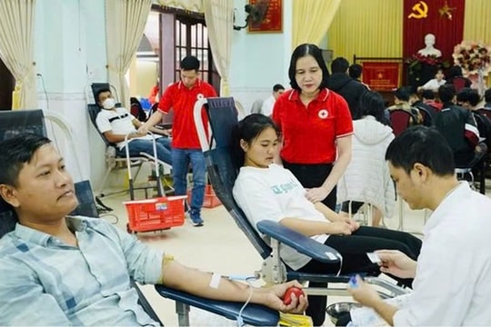 200 người tham gia hiến máu tình nguyện