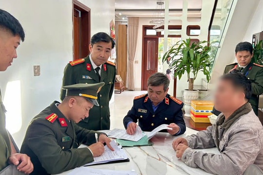 Đối tượng mua bán giấy phép lái xe máy giả sa lưới pháp luật