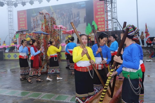 Đặc sắc Lễ hội dâng trâu tế trời đền Chín Gian