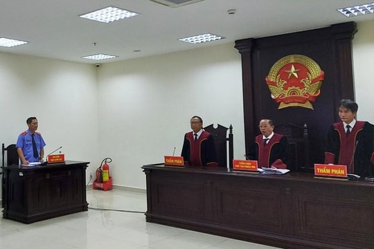 Tâm sự buồn của thợ cắt tóc “đội lốt" chuyên gia tài chính