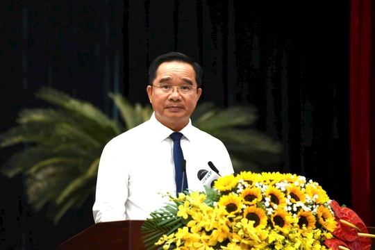 Chủ tịch TP.HCM nêu giải pháp trước mắt, lâu dài để tăng trưởng 2 con số