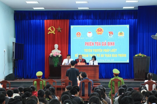 Tuyên truyền pháp luật về an toàn giao thông qua phiên tòa giả định