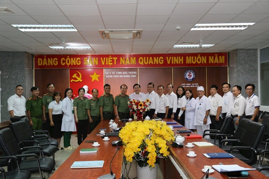 Lãnh đạo Công an tỉnh Sóc Trăng thăm, chúc mừng 70 năm Ngày Thầy thuốc Việt Nam