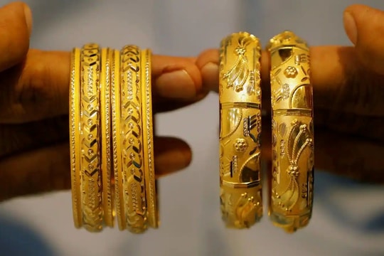 Giá vàng hôm nay 25/2: Tiếp tục nóng lên