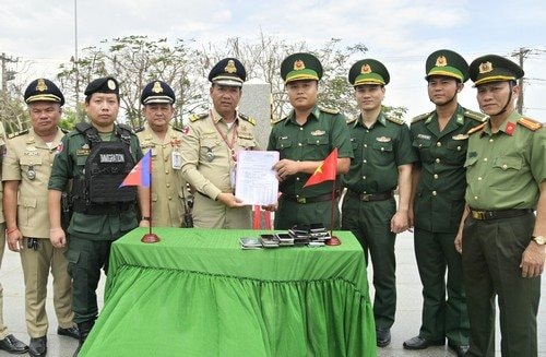 Tiếp nhận 40 công dân Việt Nam do phía Campuchia trao trả