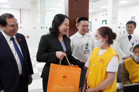 Phó Chủ tịch nước chúc mừng Ngày thầy thuốc Việt Nam tại Thái Nguyên