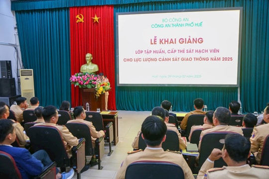 Khai giảng lớp sát hạch viên cho lực lượng cảnh sát giao thông