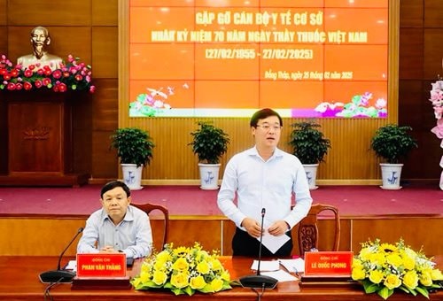 Lãnh đạo tỉnh Đồng Tháp gặp mặt cán bộ y tế cơ sở