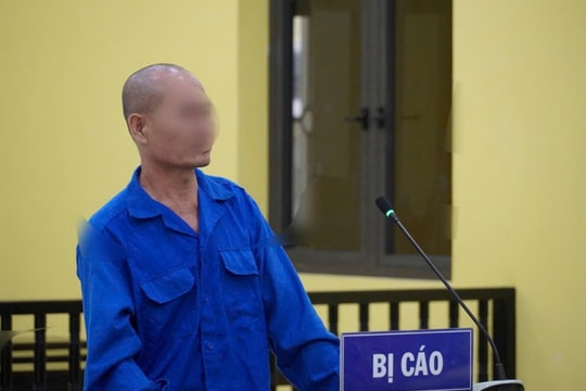 Dùng dao tấn công thuyền trưởng để trả thù