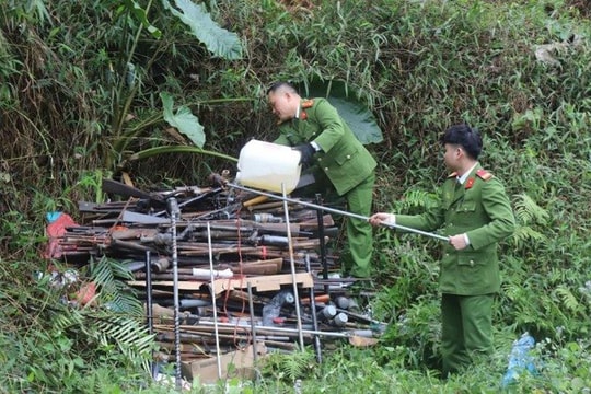 Tiêu hủy 304 khẩu súng cất giấu trái phép