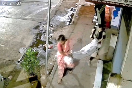 Cô gái khuyết tật bị mẹ sát hại, phi tang xác