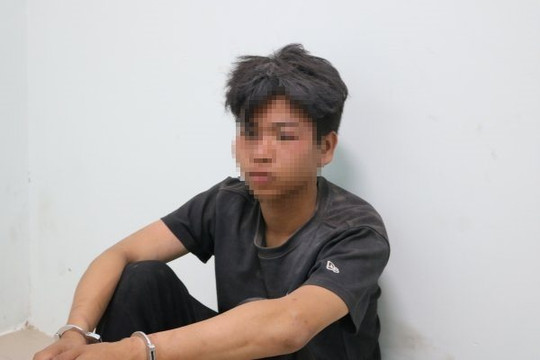 Tạm giữ nam thanh niên tưới xăng đốt mẹ
