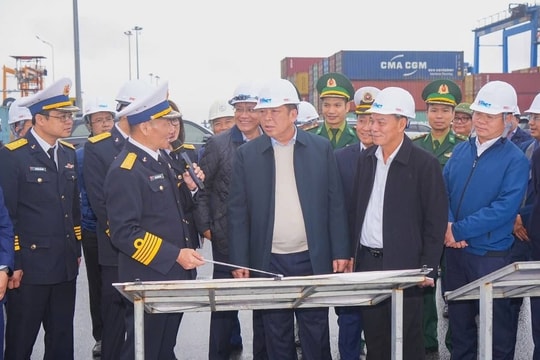 Kiểm tra các bến thuộc Cảng cửa ngõ quốc tế Hải Phòng tại Lạch Huyện