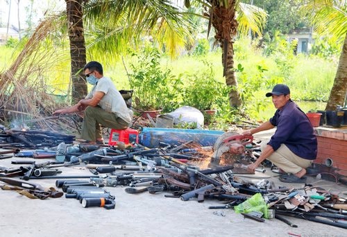 Tiêu huỷ nhiều vũ khí, vật liệu nổ, công cụ hỗ trợ