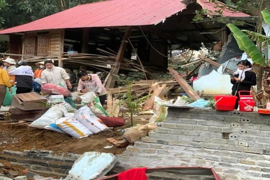 Thanh Hóa: Sạt lở đá gây sập một nhà dân trong đêm