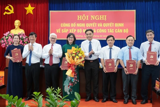 Bình Dương: Công bố Nghị quyết về sắp xếp tổ chức bộ máy, bổ nhiệm Giám đốc các Sở
