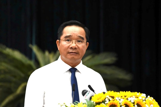 Chủ tịch TP.HCM yêu cầu chủ động cung cấp thông tin cho báo chí