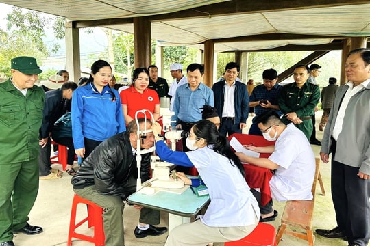 Thầy thuốc trẻ – Cống hiến bằng trí tuệ, chữa lành bằng trái tim