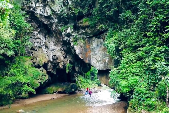 'Lời ru buồn' giữa chốn non xanh