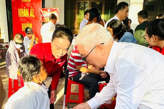 Bình Dương: Ấm áp phiên chợ “0 đồng”