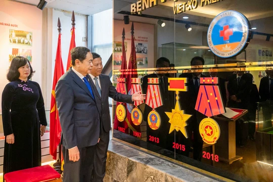 Góp phần xứng đáng vào sự nghiệp chăm sóc, bảo vệ và nâng cao sức khỏe nhân dân