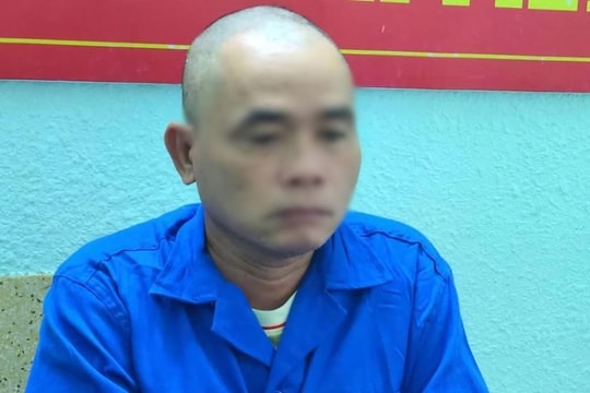 Giả vờ hỏi thăm nhà người quen rồi dâm ô với bé gái