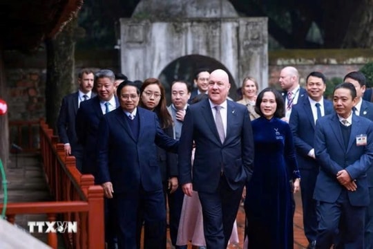 Thủ tướng Phạm Minh Chính và Thủ tướng New Zealand thăm Văn Miếu-Quốc Tử Giám