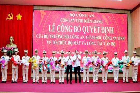 Kiên Giang: Công bố quyết định giải thể công an cấp huyện