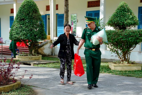 Ấm áp “Ngày hội Biên phòng toàn dân” trên khu vực biên giới biển