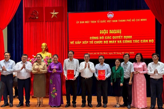 Sắp xếp tổ chức bộ máy và công tác cán bộ tại MTTQ Việt Nam TP.HCM