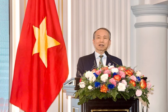 Họp mặt kỷ niệm sinh nhật lần thứ 65 của Nhật Hoàng NARUHITO