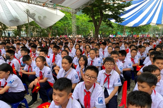 Bộ Chính trị quyết định miễn học phí cho học sinh công lập