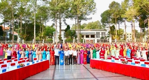 Gần 2.000 đại biểu nữ tham gia mít tinh hưởng ứng Tuần lễ áo dài