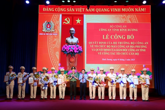 Công an tỉnh Bình Dương công bố quyết định về công tác cán bộ theo mô hình tổ chức mới