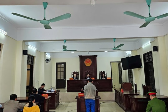 Đập phá tài sản công ty vì không được tạm ứng lương