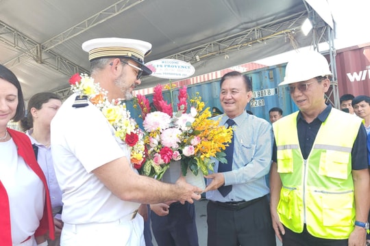 Tàu Hải quân Pháp cập cảng Lotus, TP.HCM