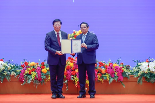 Thủ tướng Phạm Minh Chính nhận danh hiệu "Giáo sư danh dự" Đại học Thanh Hoa