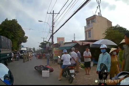 Người đàn ông bị xe máy cán qua người tử vong tại chỗ