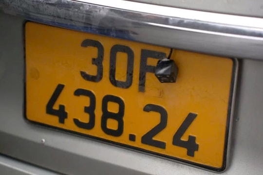 Bị phạt 23 triệu đồng và trừ 6 điểm vì dùng băng dính che biển số xe