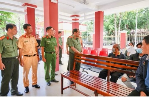 Công an Cần Thơ không ngắt quãng, bỏ sót nhiệm vụ sau giải thể công an cấp huyện