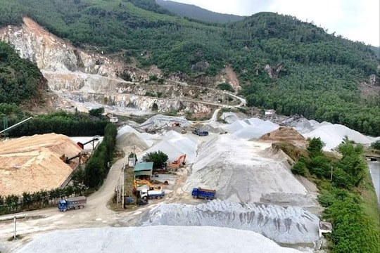 Kiểm tra mỏ đá Vạn Lý bị 'tố' khai thác vượt mốc giới
