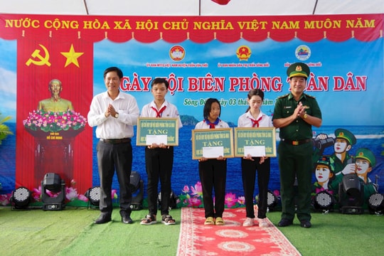 Ấp áp Ngày hội Biên phòng toàn dân nơi miền biển