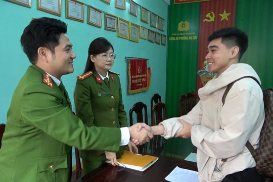 Nhận chuyển khoản nhầm 219 triệu đồng, nam thanh niên đến công an trình báo