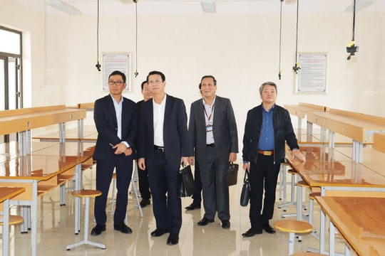 Giám sát việc thực hiện chính sách, pháp luật tại Trường THPT Hồng Bàng