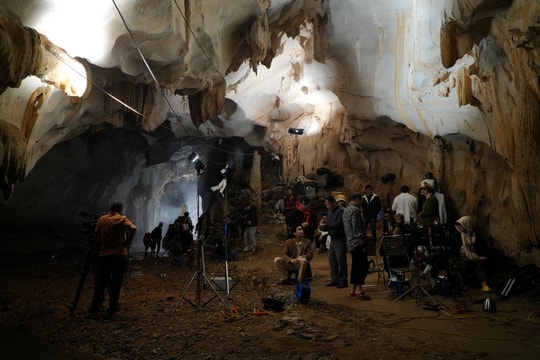 Phim 'Đồi hành xác': Tà thuyết đen trở lại' gây ám ảnh với Teaser poster đúng chất kinh dị