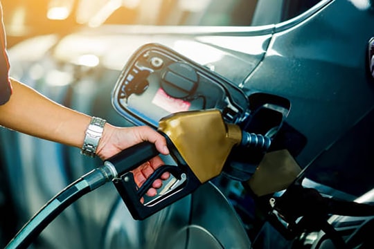 Giá xăng dầu ngày 14/4: Bắt đầu tuần mới trong sắc đỏ