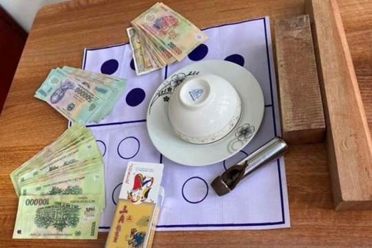 Tổ chức đánh bạc tại quán karaoke