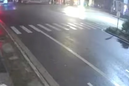 Xe máy đâm vào tường rào khiến 2 người tử vong tại chỗ