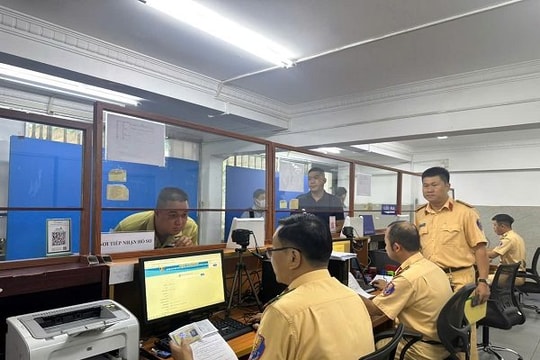 CSGT TP.HCM tiếp nhận hơn 1.300 hồ sơ cấp, đổi GPLX sau 4 ngày