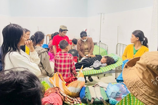 Thầy giáo đưa 4 trẻ em nhập viện cấp cứu trong đêm